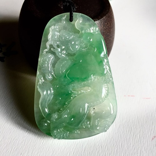 天然A貨翡翠 冰種陽綠龍牌